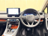 RAV4ならではの見晴らしのよい前方視界で、快適なドライブをお楽しみいただけます。