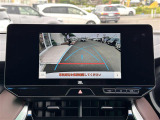 【バックモニター】後ろのカメラの映像がモニターに映し出されるので、後方の見えない死角や、障害物との距離感などもしっかり安全確認することができます!