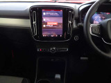 9インチタッチ式センターディスプレイ。Googlのインフォティメントは、マップや、エンターテインメント、そして、車外との連携も、瞬時にそして直感的なコントロールを可能にしてくれます。