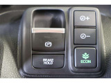 【ECON】スイッチをONにすると、アイドリングストップ機能が作動し、スロットルやCVT、エアコンが省燃費制御に切替わります。「私の意志で、もっと省エネ!」という気持ちでこのボタンを押してくださいね。