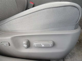 パワーシート搭載。微妙な調整が手軽にでき、ピッタリのポジションで運転することが可能です。