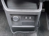 センターパネル下部にはUSB-TypeC差し込み口が2つ、12Vソケットが付いているので充電に困ること無し!