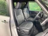運転席シート廻りは使用感も少なく、良好な状態となっています。前オーナー様が丁寧に使っていたことがよくわかりますね。