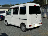 左右ドアに看板跡あります。