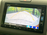 【バックカメラ】駐車時に後方がリアルタイム映像で確認できます。大型商業施設や立体駐車場での駐車時や、夜間のバック時に大活躍!運転スキルに関わらず、今や必須となった装備のひとつです!