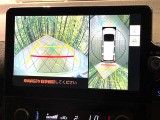 【パノラミックビューモニター】専用のカメラにより、上から見下ろしたような視点で360度クルマの周囲を確認することができます☆死角部分も確認しやすく、狭い場所での切り返しや駐車もスムーズに行えます。