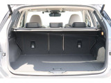 車体構造の見直しや、新型パワーリヤゲートの採用により、荷室幅および荷室開口部を拡大。サイズの大きな荷物の出し入れがしやすくなっております。