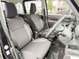 運転席シート廻りは使用感も少なく、良好な状態となっています。前オーナー様が丁寧に使っていたことがよくわかりますね。