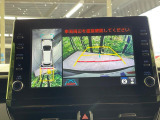 【パノラミックビューモニター】専用のカメラにより、上から見下ろしたような視点で360度クルマの周囲を確認することができます☆死角部分も確認しやすく、狭い場所での切り返しや駐車もスムーズに行えます。