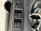 【パワーウインドウ】運転席のスイッチで、各席の窓ガラスの開閉ができます!あると便利ですよね!