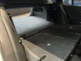 ゆったりとしたトランクルームでございます。たくさんのお荷物の車載が可能でございます。