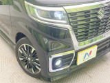 【LEDヘッドライト】悪天候や夜間走行時も良好な視界を確保し安心して運転できる高輝度LEDヘッドライトを装備!点灯速度が早く、消費電力も抑えられています。