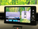 【マルチビューカメラシステム】専用のカメラにより、上から見下ろしたような視点で360度クルマの周囲を確認することができます☆死角部分も確認しやすく、狭い場所での切り返しや駐車もスムーズに行えます。