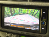 【バックカメラ】駐車時に後方がリアルタイム映像で確認できます。大型商業施設や立体駐車場での駐車時や、夜間のバック時に大活躍!運転スキルに関わらず、今や必須となった装備のひとつです!