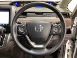ハンドルにHondaセンシング系のクルーズコントロールやレーンキープアシストなどのスイッチと、オーディオの操作スイッチが装備されています。ハンドルから手を離さず安全に操作できます。