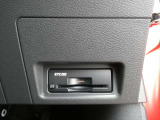 純正ETC2.0付 料金所もスムーズに通れ、割引料金の適用もあります。ビルトインできれいに収まっており、見た目もスマートです。