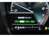 後退時に誤ってアクセルを踏み過ぎても急発進しません。後退時リミッター機能。速度は3段階から設定できます。