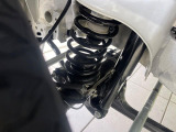 お車を安心してお乗りいただく為には、足回りの定期点検が欠かせません。サービスサポート(有償保証)では無料点検もご提供しており、安心のカーライフをお過ごしいただけるサポート体制が整っています。