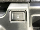 【パワースライドドア】スマートキーや運転席のスイッチでスライドドアの開閉が可能♪電動だから力を入れてドアを開ける必要が無く、小さいお子様でも、重い荷物を持っている時もラクに開け閉めできます♪