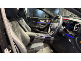 ドアハンドルには握りやすいグリップ形状が採用されています。万一の事故の際など、車内に残された乗員を救出する為、外部からドアを開けやすいようになっています。