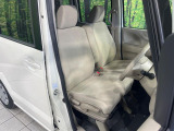 運転席まわりには十分なスペースがあり、大柄な方でもゆったり運転していただける環境です。