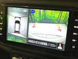 【アラウンドビューモニター】専用のカメラにより、上から見下ろしたような視点で360度クルマの周囲を確認することができます☆死角部分も確認しやすく、狭い場所での切り返しや駐車もスムーズに行えます。