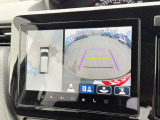 【マルチテレインモニター】車のフロントやサイドのカメラ画像を同時にモニター表示することで、悪路や狭い道を走行時でも周囲の状況確認ができ安心!本格SUVにうれしい装備です♪
