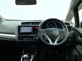 ドライバーの操作性・視認性に配慮した運転席。