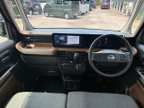 インパネ全体の写真で見た目もわかりやすく、使いやすいお車です。