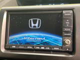 【メーカー純正ナビ】インテリアに溶け込むスタイリッシュな「専用設計」メーカーナビを装備♪視認性や操作性など基本性能にも優れ、より上質なカーライフをお楽しみいただけます。