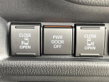 【両側パワースライドドア】スマートキーや運転席のスイッチで後席両側スライドドアの開閉が可能♪電動だから力を入れてドアを開ける必要が無く、小さなお子様でも簡単に開け閉めでき快適です♪