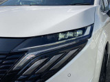 【LEDヘッドライト】悪天候や夜間走行時も良好な視界を確保し安心して運転できる高輝度LEDヘッドライトを装備!