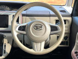 インテリアに合わせたデザインのステアリングは、運転される方のことも考え、運転しやすい形状、大きさです。是非一度、実際に触ってお確かめください。