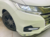 【LEDヘッドライト】悪天候や夜間走行時も良好な視界を確保し安心して運転できる高輝度LEDヘッドライトを装備!点灯速度が早く、消費電力も抑えられています。