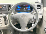 インテリアに合わせたデザインのステアリングは、運転される方のことも考え、運転しやすい形状、大きさです。是非一度、実際に触ってお確かめください。