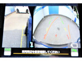 バックギアに入れるとバックカメラの映像がナビに映ります。障害物までの距離もわかりやすいです。