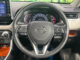 【純正革巻きステアリング】上質な革を使用することで、手にしっかり馴染みとても運転しやすいハンドルです♪