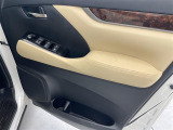 【パワーウインドウ】運転席のスイッチで、各席の窓ガラスの開閉ができます!あると便利ですよね!