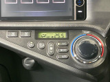 【オートエアコン】一度お好みの温度に設定すれば、車内の温度を検知し風量や温度を自動で調整。暑い&hellip;寒い&hellip;と何度もスイッチ操作をする必要はありません。快適な車内空間には必須の機能ですね♪