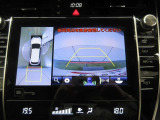 車両を上から見たような映像をナビ画面に表示するパノラミックビューモニター。