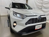LEDヘッドライトです。デザイン性がよくとても明るいので、夜間の走行や悪天候でも安心です。しかも長寿命!