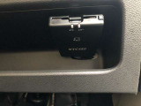 インスト運転席ポケットにスマートに装着されたETC。2030年問題もノープロブレム。2.0なので、高速道路走行中に道路情報をナビ画面にカットイン