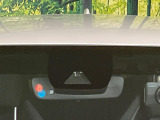 【トヨタセーフティセンス】走行中に前方の車両等を認識し、衝突しそうな時は警報とブレーキで衝突回避と被害軽減をアシスト。より安全にドライブをお楽しみいただけます。