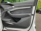 ドアを開けると上質で上品な室内空間が広がり細部までこだわったAudiデザイン性と、物づくりのこだわりを感じて頂けます。