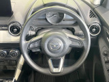 インテリアに合わせたデザインのステアリングは、運転される方のことも考え、運転しやすい形状、大きさです。是非一度、実際に触ってお確かめください。