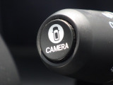 ★マルチビューカメラ★ワイパーレバー先端の「CAMERAスイッチ」を押すことで、車を上空から見下ろしたような映像をカーナビ画面に映し出し、車庫入れや縦列駐車をサポートしてくれます♪