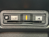 【ETC】有料道路を利用する際に料金所で停止することなく通過できる、ETC車載器(ノンストップ自動料金収受システム機器)が装備されています。セットアップを行うことで利用可能になります。