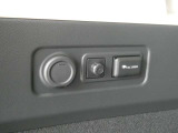 トランク部にオプションの100V AC電源(1500W)を装備しています。