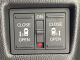 【両側パワースライドドア】スマートキーや運転席のスイッチで後席両側スライドドアの開閉が可能♪電動だから力を入れてドアを開ける必要が無く、小さなお子様でも簡単に開け閉めでき快適です♪