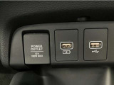 USBオーディオ用ソケットがついていますので携帯電話などを接続すれば音楽等の再生が可能です!